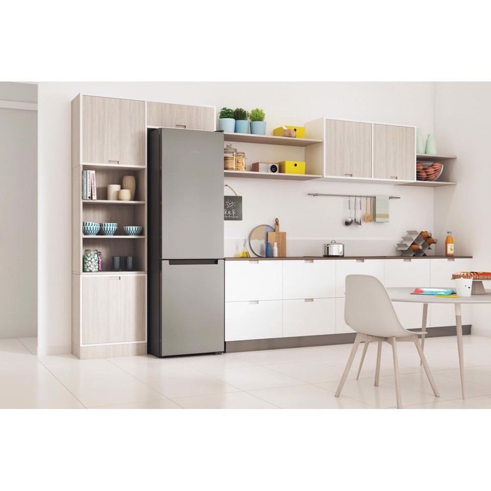 Indesit INFC9 TA23X frigorifero con congelatore Libera installazione 367 L D Argento