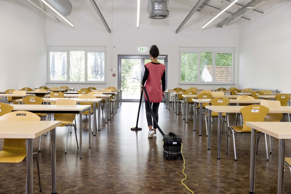 Kärcher 1.527-205.0 aspirapolvere a traino 11 L Aspiratore a cilindro Secco 850 W Sacchetto per la polvere