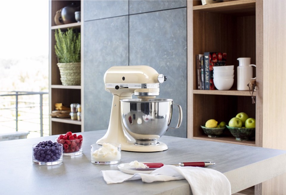 KitchenAid 5KSM125EAC robot da cucina 300 W 4,8 L Crema