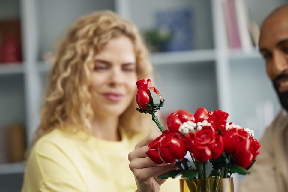 LEGO Botanicals 10328 Bouquet di Rose, Set Fiori Finti per Adulti, Idea Regalo per Donna o Uomo dalla Collezione Botanica