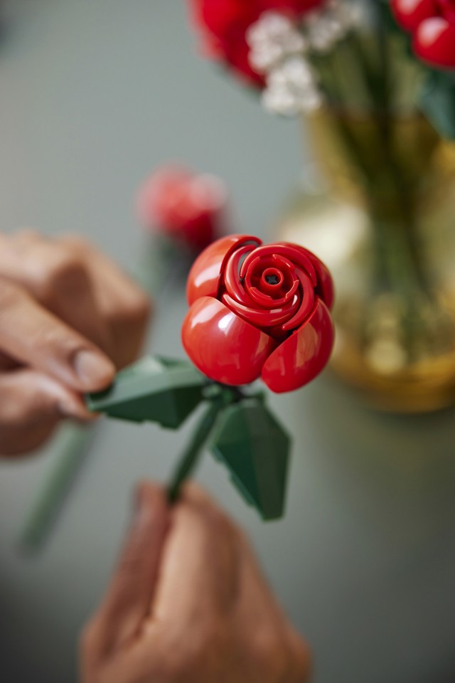LEGO Botanicals 10328 Bouquet di Rose, Set Fiori Finti per Adulti, Idea Regalo per Donna o Uomo dalla Collezione Botanica