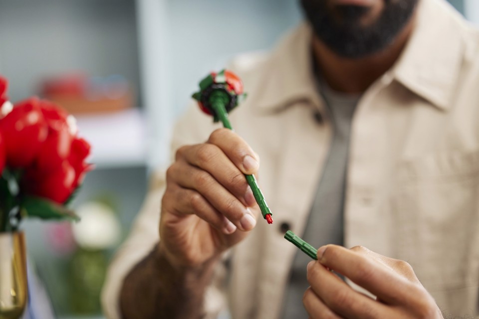 LEGO Botanicals 10328 Bouquet di Rose, Set Fiori Finti per Adulti, Idea Regalo per Donna o Uomo dalla Collezione Botanica