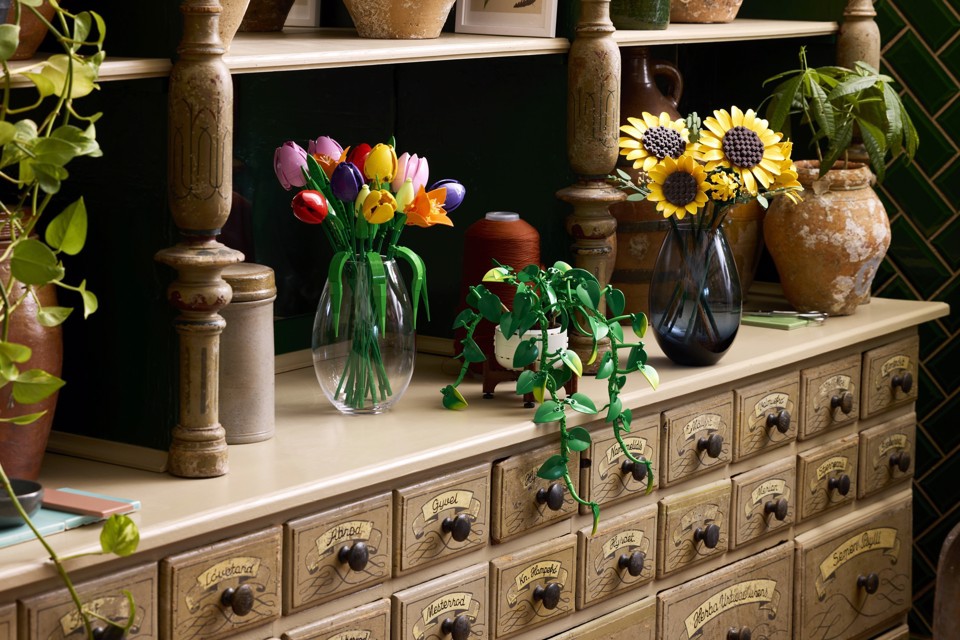 LEGO Botanicals 11501 Bouquet di Tulipani, 14 Fiori Finti da Costruire per Adulti in 5 Colori, Regalo Fai da Te per Donne