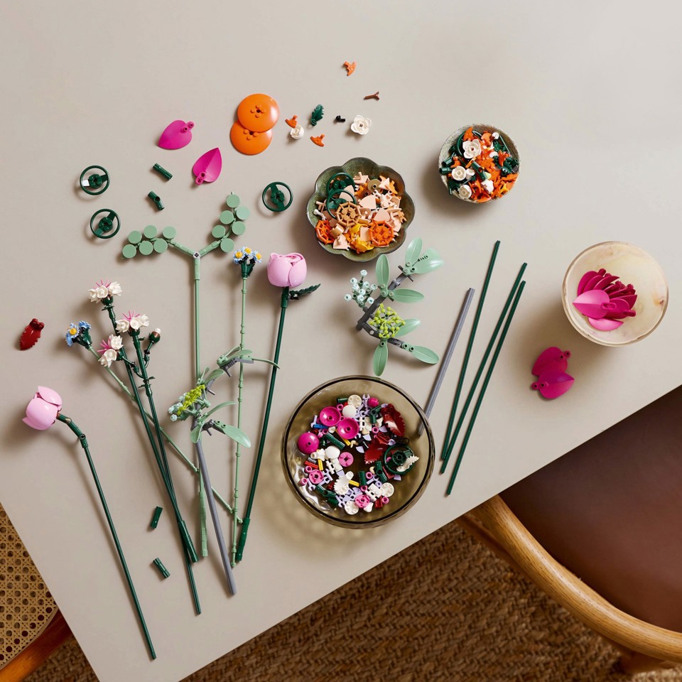 LEGO Botanicals Bouquet di fiori rosa