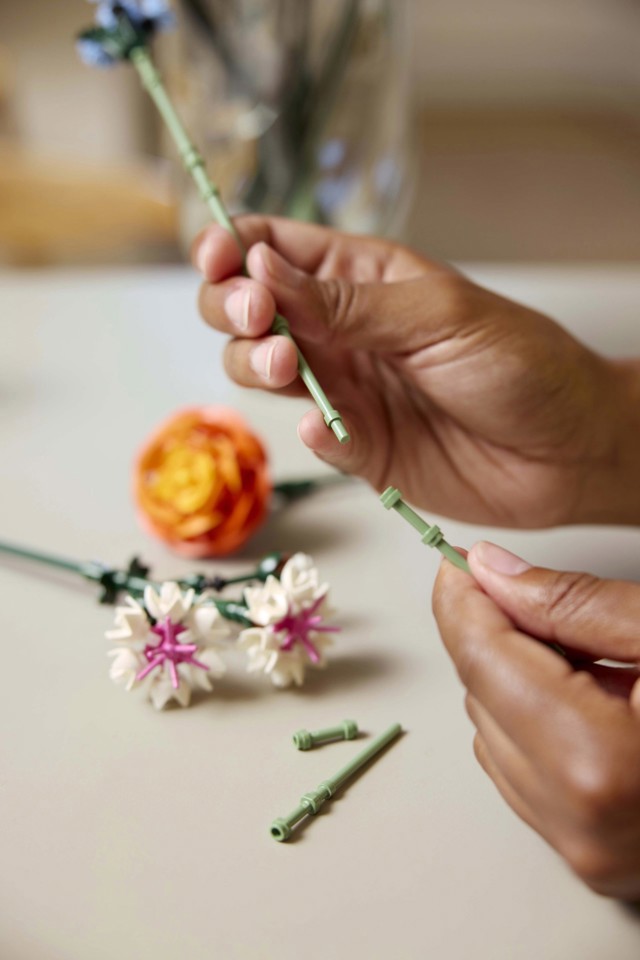 LEGO Botanicals Bouquet di fiori rosa