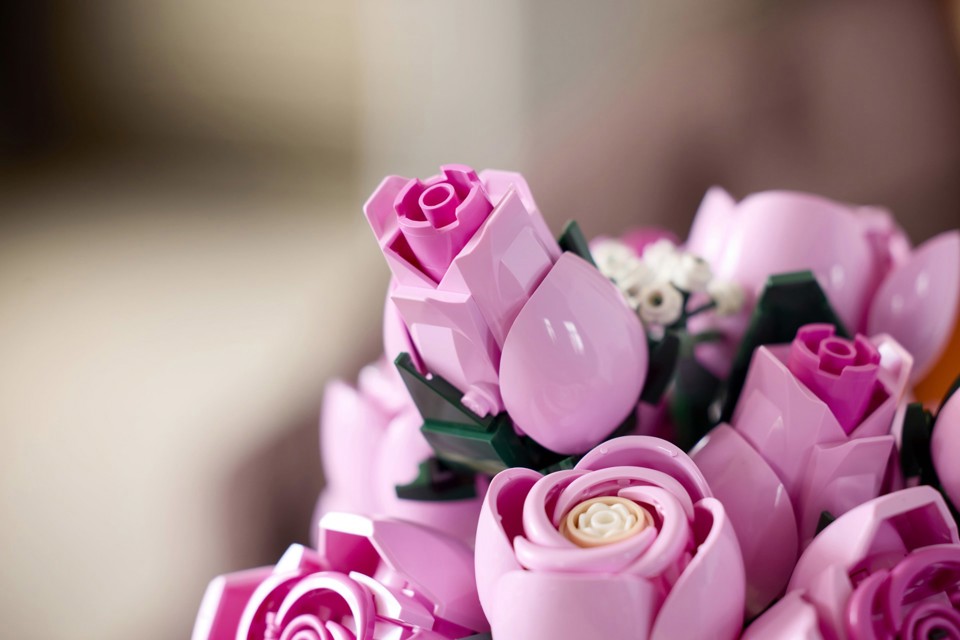 LEGO Botanicals Bouquet di rose rosa