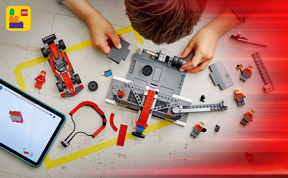 LEGO City 60443 Pit Stop e Meccanici con Monoposto Ferrari F1
