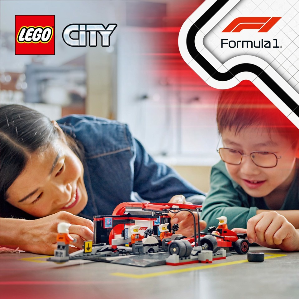LEGO City 60443 Pit Stop e Meccanici con Monoposto Ferrari F1