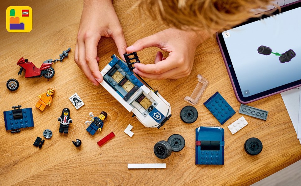 LEGO City 60479 Cellulare della Polizia Giocattolo, con Camion e Moto