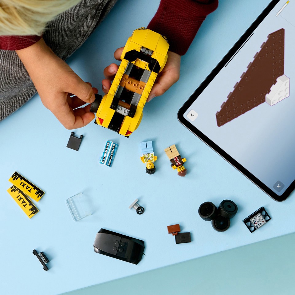 LEGO City 60487 Taxi Giallo, Macchina Giocattolo con 2 Minifigure e Tetto Rimovibile