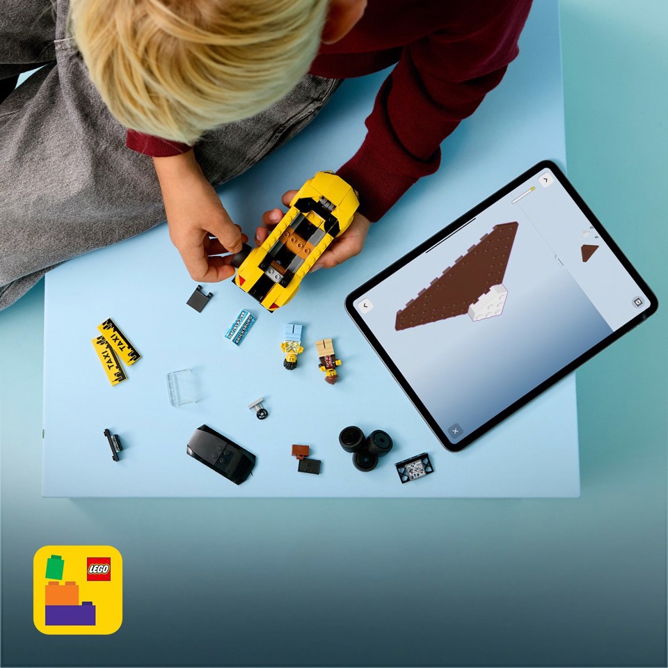 LEGO City 60487 Taxi Giallo, Macchina Giocattolo con 2 Minifigure e Tetto Rimovibile