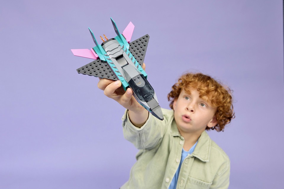LEGO City 60489 Jet Contro Auto Sportiva Giocattolo, Aereo, Macchina e 2 Minifigure di Piloti