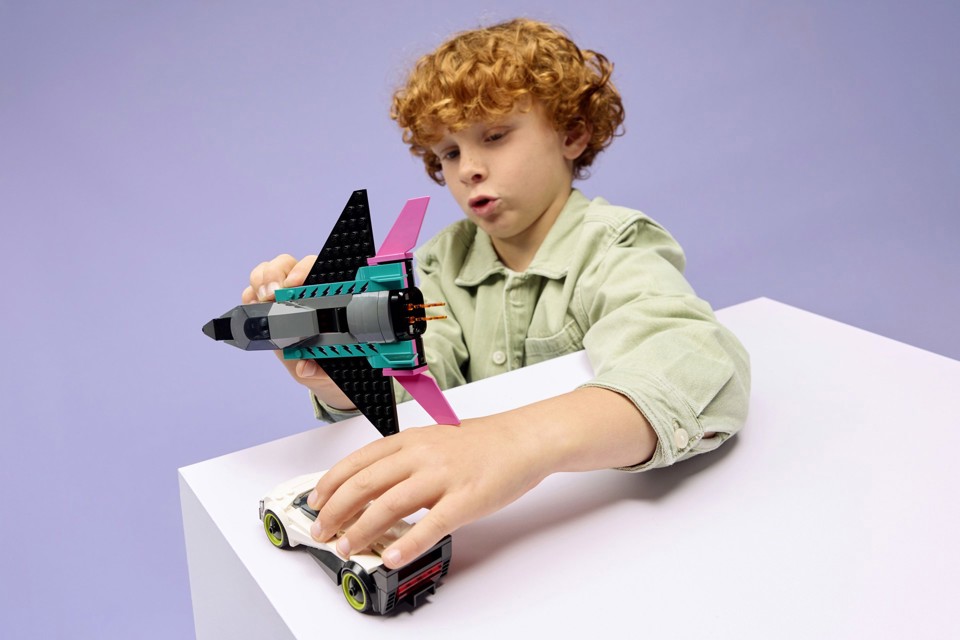 LEGO City 60489 Jet Contro Auto Sportiva Giocattolo, Aereo, Macchina e 2 Minifigure di Piloti