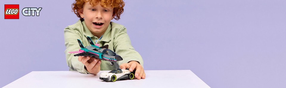 LEGO City 60489 Jet Contro Auto Sportiva Giocattolo, Aereo, Macchina e 2 Minifigure di Piloti