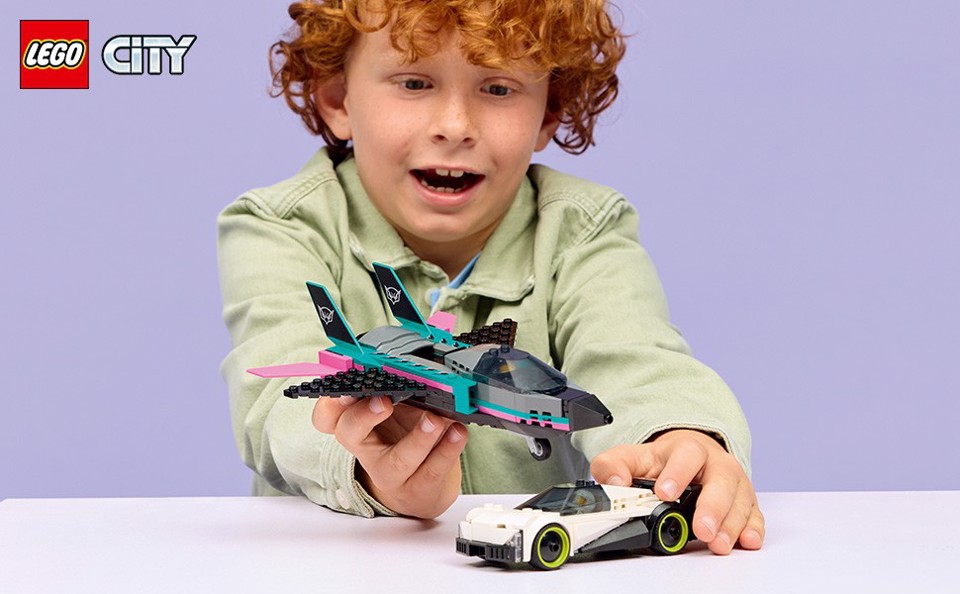 LEGO City 60489 Jet Contro Auto Sportiva Giocattolo, Aereo, Macchina e 2 Minifigure di Piloti, Idea Regalo per Bambini 6+