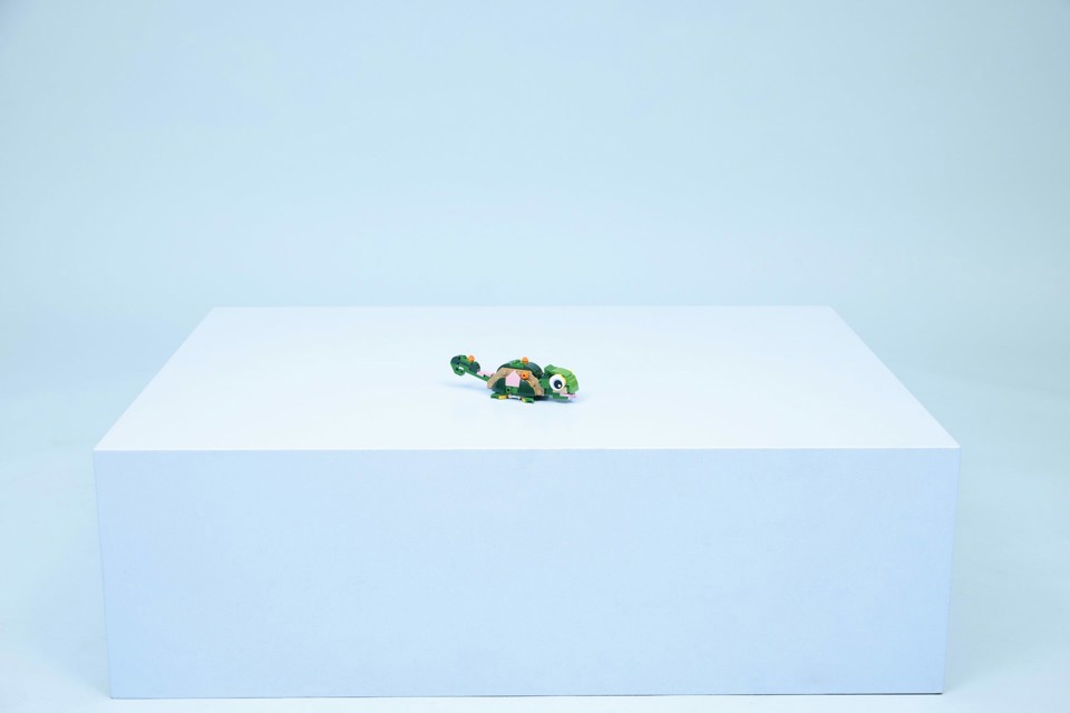 LEGO Creator 31377 3in1 Tartaruga con Fiore di Ninfea, Animale Giocattolo Trasformabile in Camaleonte o Rana