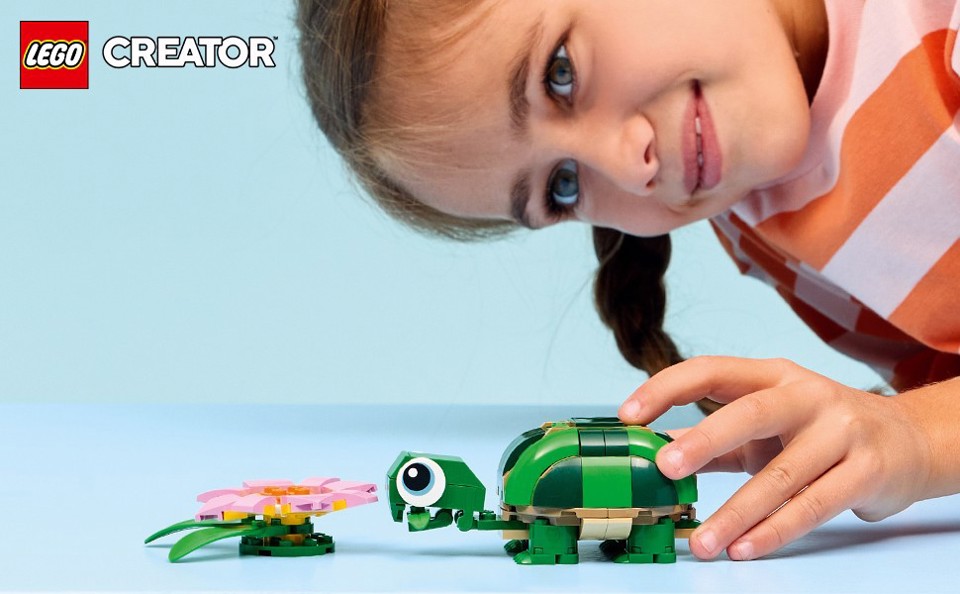 LEGO Creator 31377 3in1 Tartaruga con Fiore di Ninfea, Animale Giocattolo Trasformabile in Camaleonte o Rana