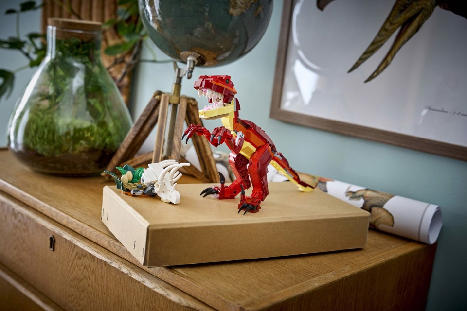 LEGO Creator 31379 3in1 Feroce Dinosauro Giocattolo, Velociraptor, Stegosauro o Pterosauro