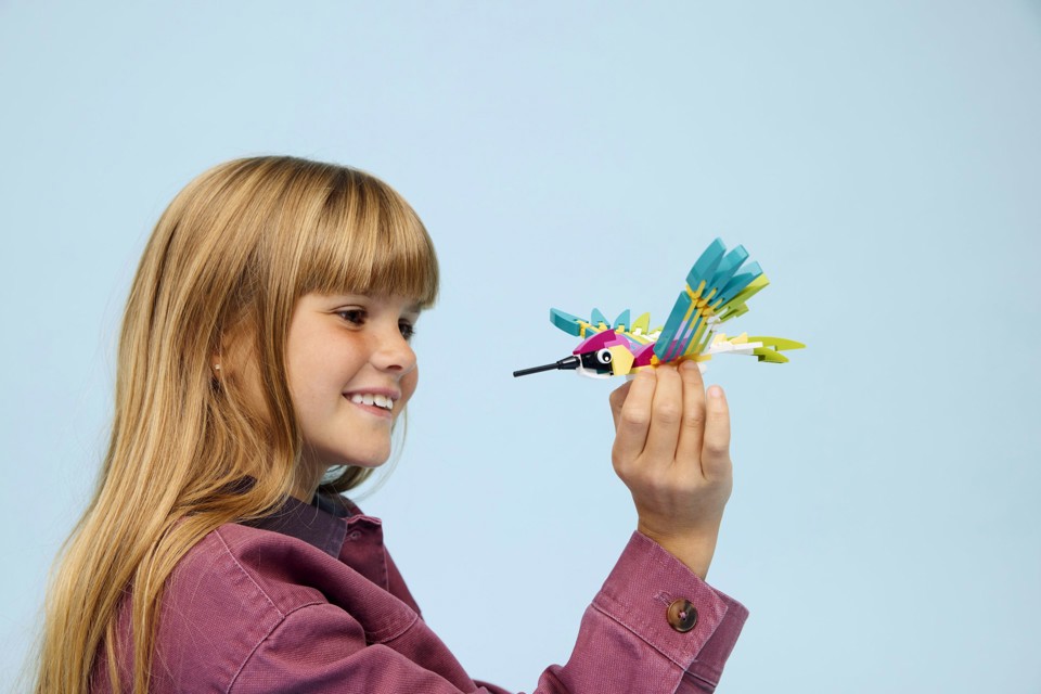 LEGO Creator 31384 3in1 Animali Selvatici: Colibrì Variopinto, Uccello Giocattolo Trasformabile in Farfalla o Pesce