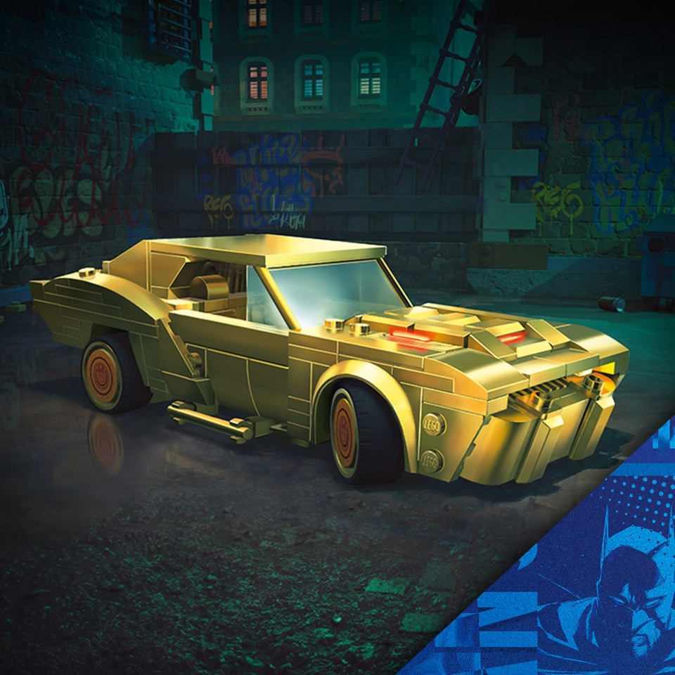 LEGO DC 76332 Batmobile di Batman, Macchina Giocattolo da Collezione con Minifigure del Supereroe e Moneta d'Oro