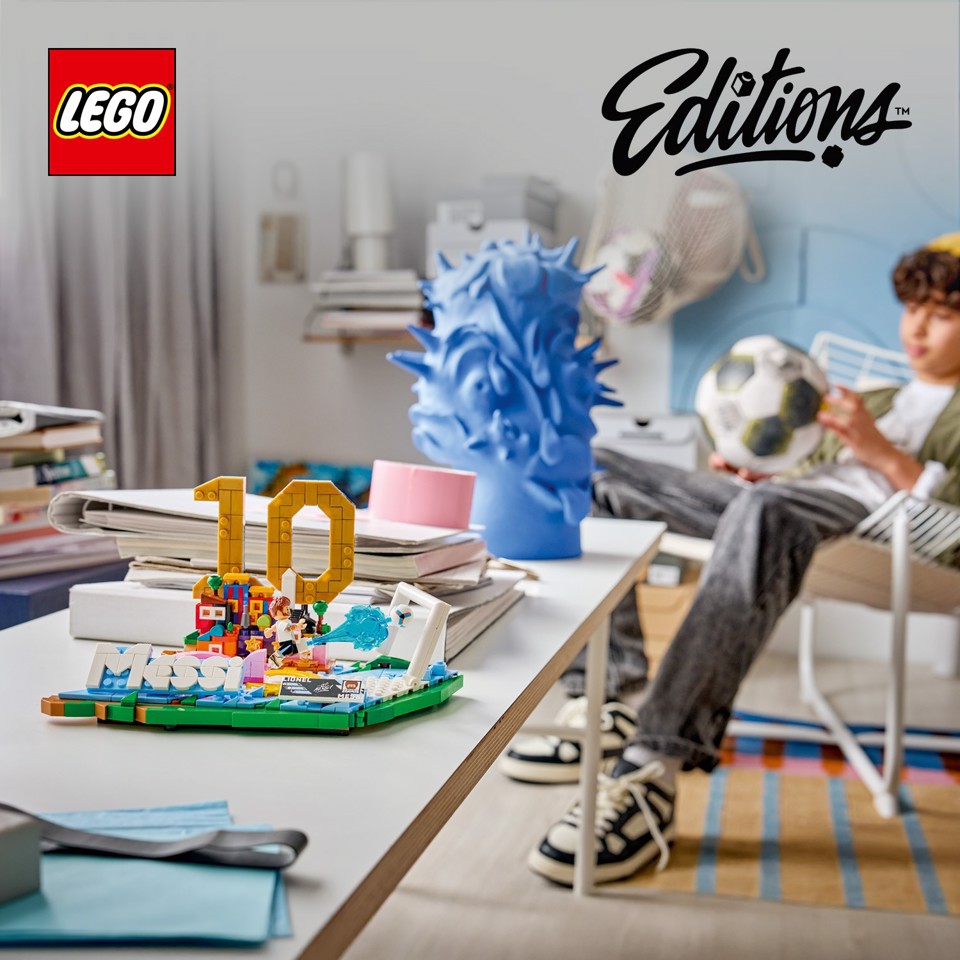LEGO Editions 43011 Lionel Messi – Highlights Calcistici, Giocattolo 3D da Esposizione, Minifigure da Collezione, Regalo 10+
