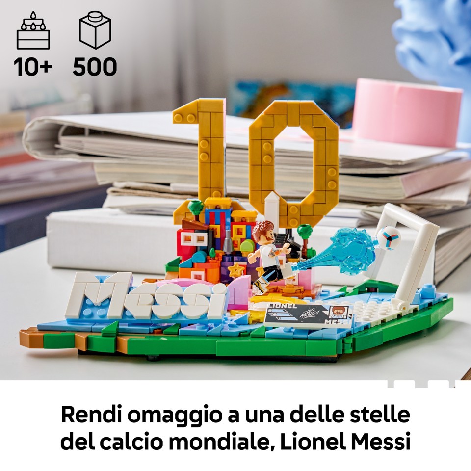 LEGO Editions 43011 Lionel Messi – Highlights Calcistici, Giocattolo 3D da Esposizione, Minifigure da Collezione, Regalo 10+