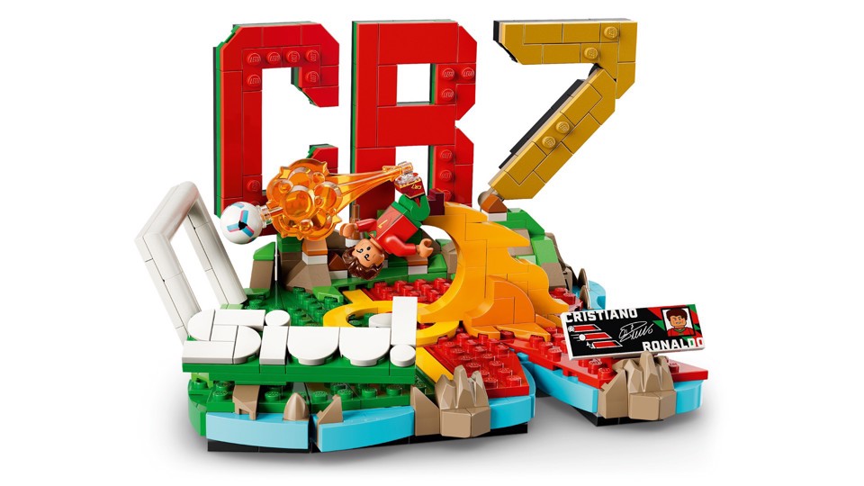 LEGO Editions 43012 Cristiano Ronaldo – Highlights Calcistici, Giocattolo 3D da Esposizione con Minifigure, Regalo 10+ Anni