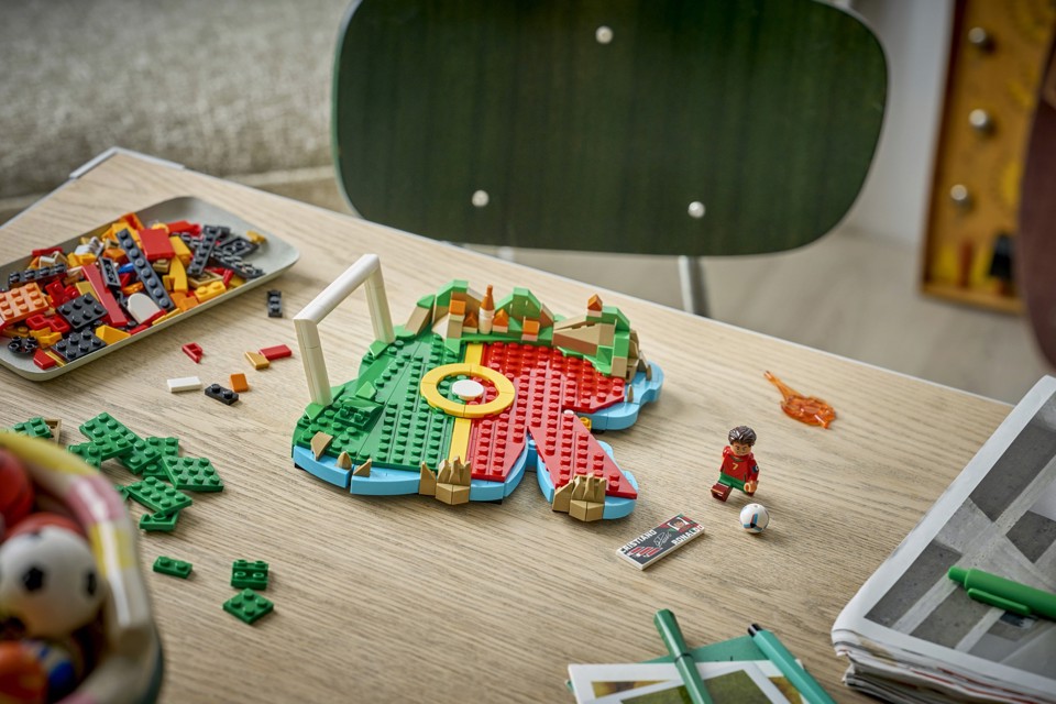 LEGO Editions 43012 Cristiano Ronaldo – Highlights Calcistici, Giocattolo 3D da Esposizione con Minifigure, Regalo 10+ Anni