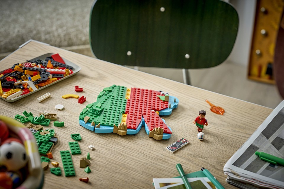 LEGO Editions 43012 Cristiano Ronaldo – Highlights Calcistici, Giocattolo 3D da Esposizione con Minifigure, Regalo 10+ Anni