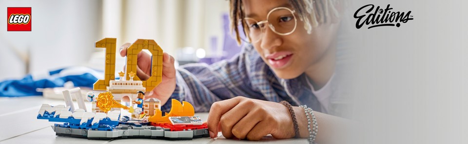 LEGO Editions 43013 Kylian Mbappé – Highlights Calcistici, Giocattolo 3D da Esposizione con Minifigure, Regalo Bambini da 10+