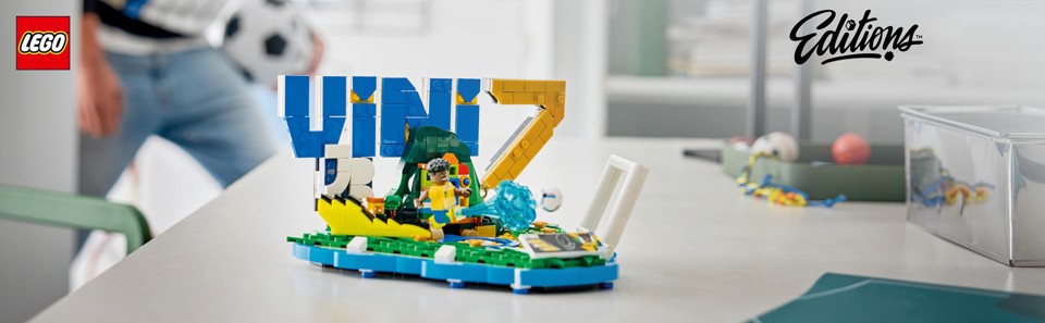 LEGO Editions 43027 Vini Jr. – Highlights Calcistici, Giocattolo 3D da Esposizione con Minifigure da Collezione, Regalo 10+
