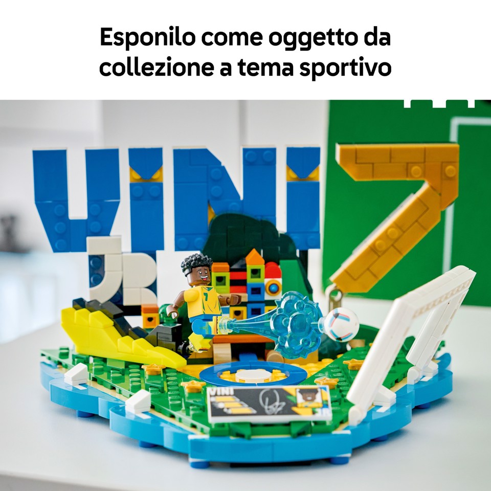LEGO Editions 43027 Vini Jr. – Highlights Calcistici, Giocattolo 3D da Esposizione con Minifigure da Collezione, Regalo 10+