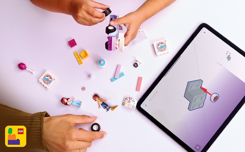 LEGO Friends 42675 Auto-Unicorno per la Consegna di Torte, Gioco Didattico con 2 Mini Bamboline e Accessori per Bambine da 4+