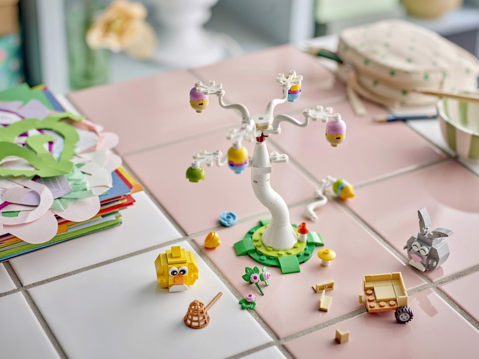 LEGO Iconic 40808 Coniglietto Pasquale e Caccia alle Uova, Giocattolo di Pasqua Coniglio e Uccellino, Regalo Bambine e Bambini 8+