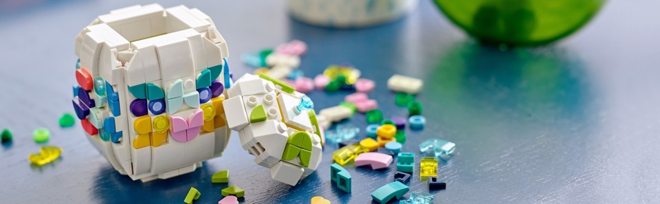 LEGO Iconic 40816 Uovo di Pasqua Decorativo, Decorazione Pasquale Giocattolo con Elementi Colorati, Regalo Arti e Mestieri 9+ Anni