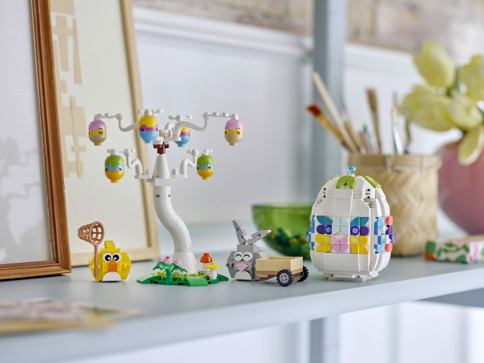 LEGO Iconic 40816 Uovo di Pasqua Decorativo, Decorazione Pasquale Giocattolo con Elementi Colorati, Regalo Arti e Mestieri 9+ Anni