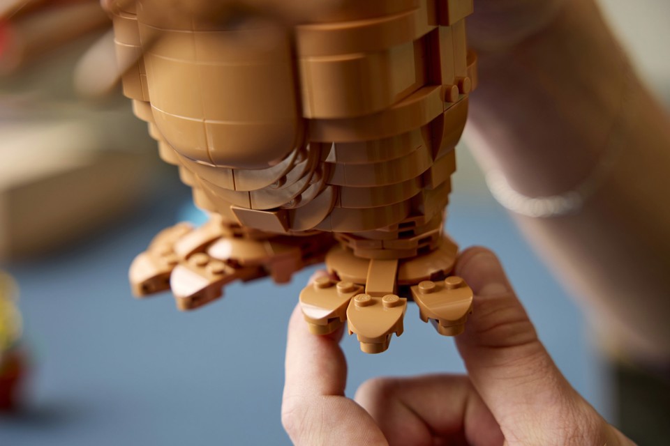 LEGO Ideas 21370 E.T. the Extra-Terrestrial, Kit Modellismo per Adulti con Figura Aliena, Fiori Finti e Mattoncino Luminoso