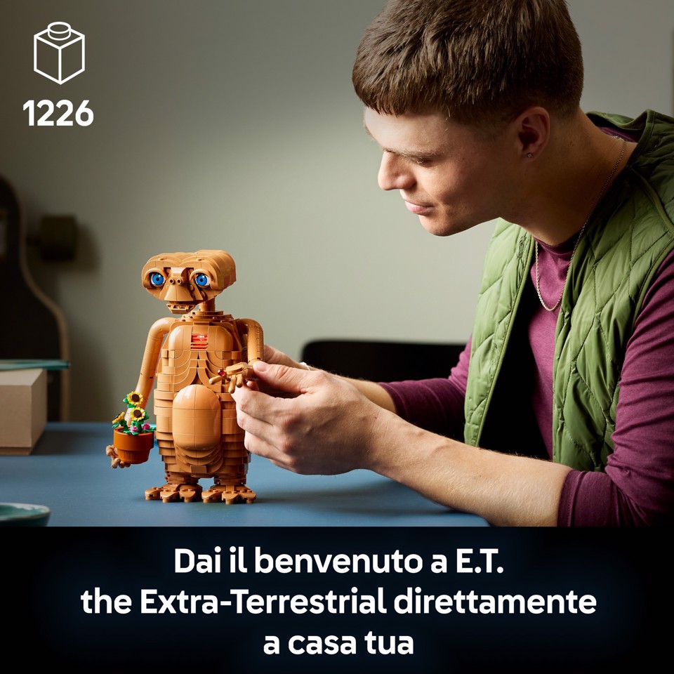 LEGO Ideas 21370 E.T. the Extra-Terrestrial, Kit Modellismo per Adulti con Figura Aliena, Fiori Finti e Mattoncino Luminoso