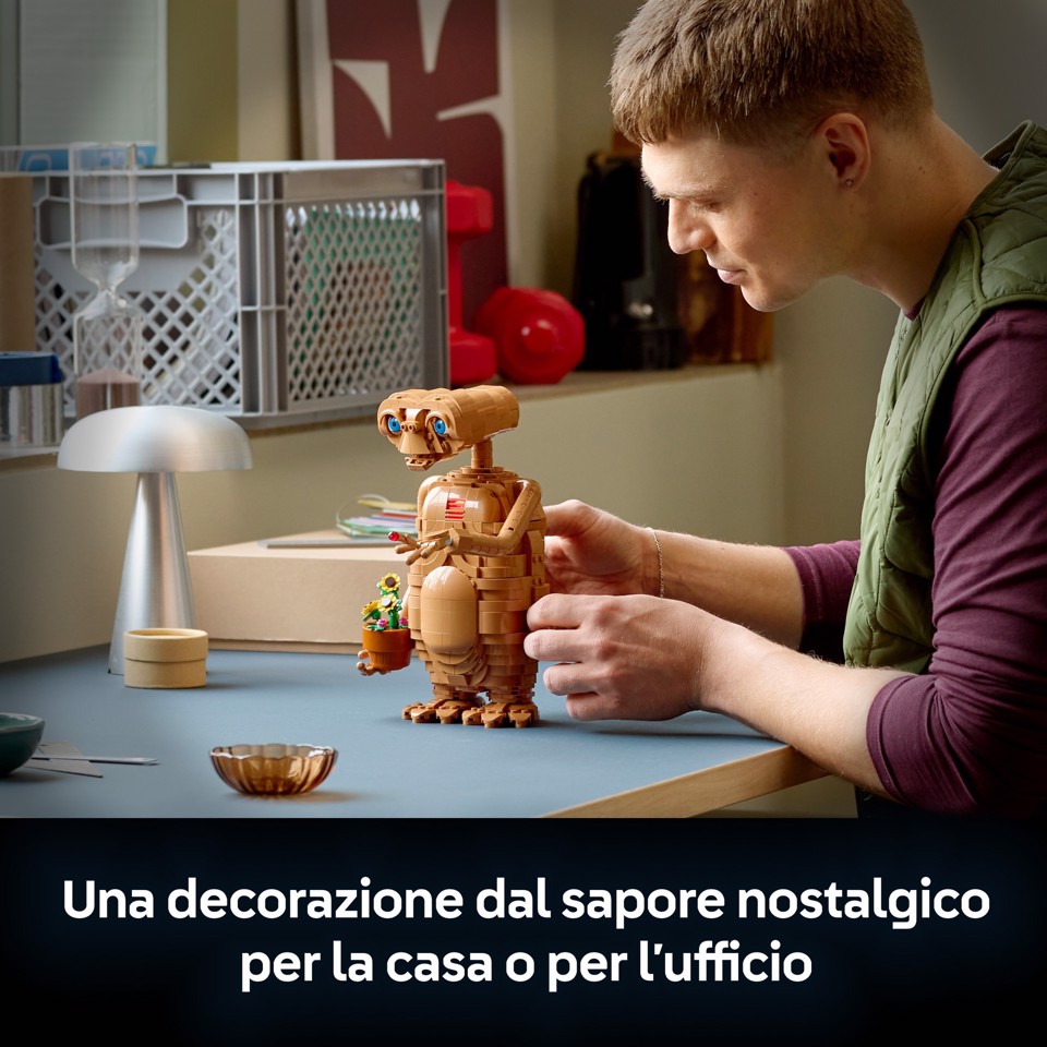 LEGO Ideas 21370 E.T. the Extra-Terrestrial, Kit Modellismo per Adulti con Figura Aliena, Fiori Finti e Mattoncino Luminoso