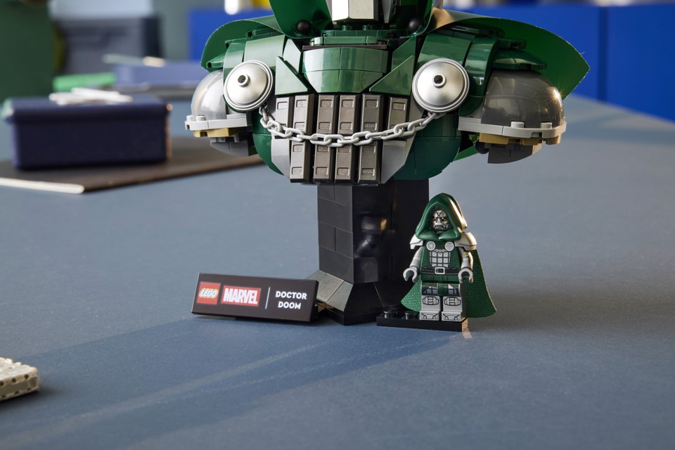 LEGO | Marvel 76345 Busto del Dottor Destino, Kit di Modellismo per Adulti da Esposizione con Minifigure, Regalo Fan del Film
