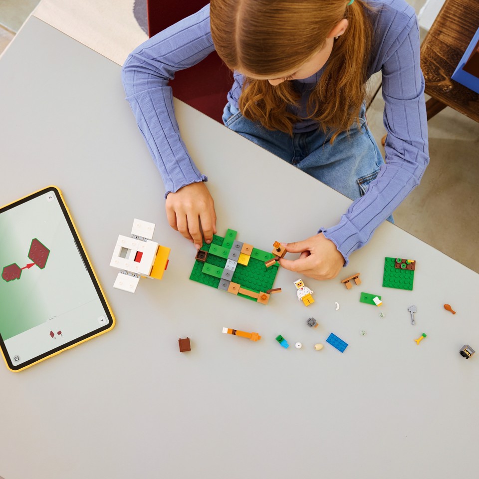 LEGO Minecraft 21585 Fattoria di Galline, Giocattolo da Costruire con Minifigure e Mob, Regalo per Gamer, Bambini e Bambine 7+