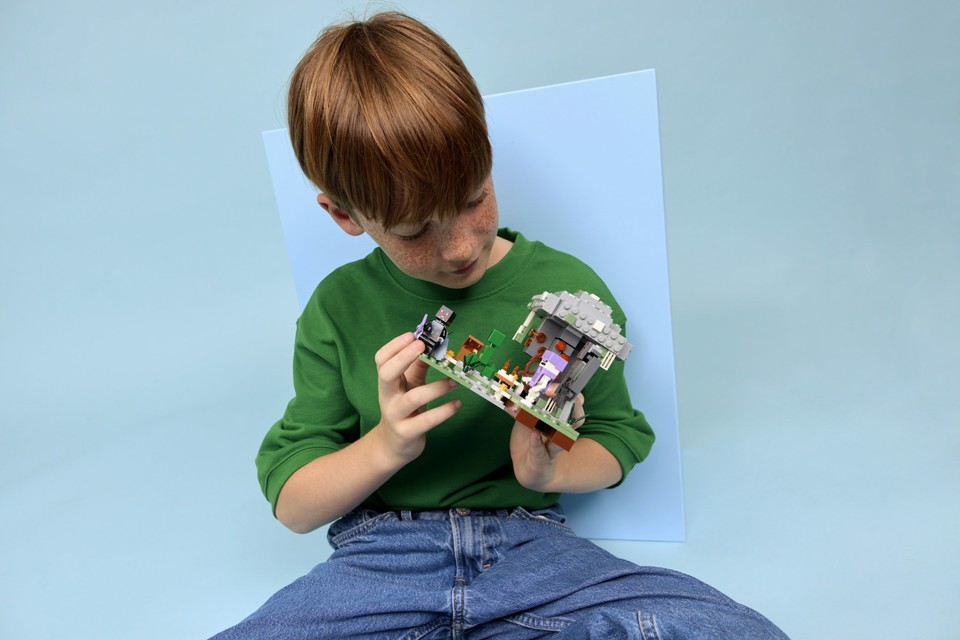 LEGO Minecraft 21586 Giardino Pallido, Bioma in Miniatura con Minifigure e Mob, Regalo per Gamer, Bambini e Bambine 7+ Anni