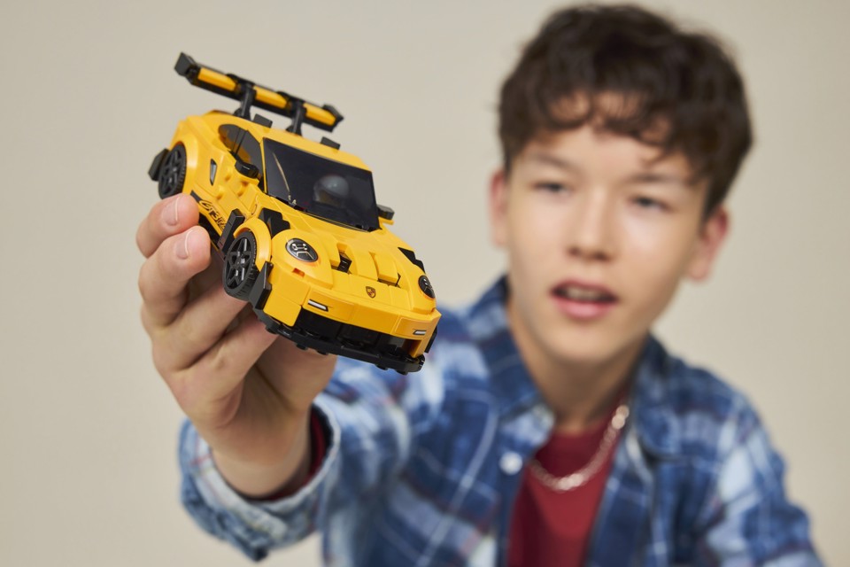 LEGO Speed Champions 77239 Super Car Porsche 911 GT3 RS, Modellino di Auto con Minifigure, Macchina Giocattolo, Idea Regalo9+