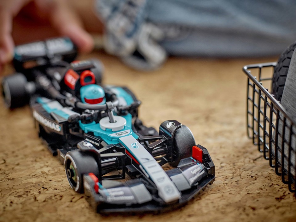 LEGO Speed Champions 77244 Auto da Corsa Mercedes-AMG PETRONAS F1 W 15