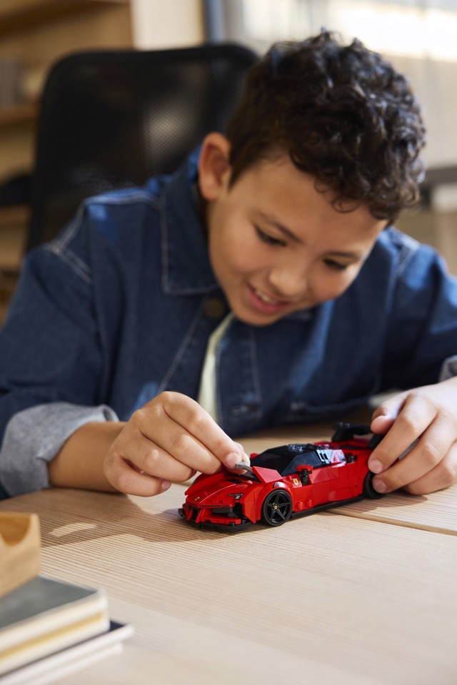 LEGO Speed Champions 77254 Ferrari SF90 XX Auto Sportiva Stradale, Macchina Giocattolo con Minifigure, Regalo per Bambini 9+