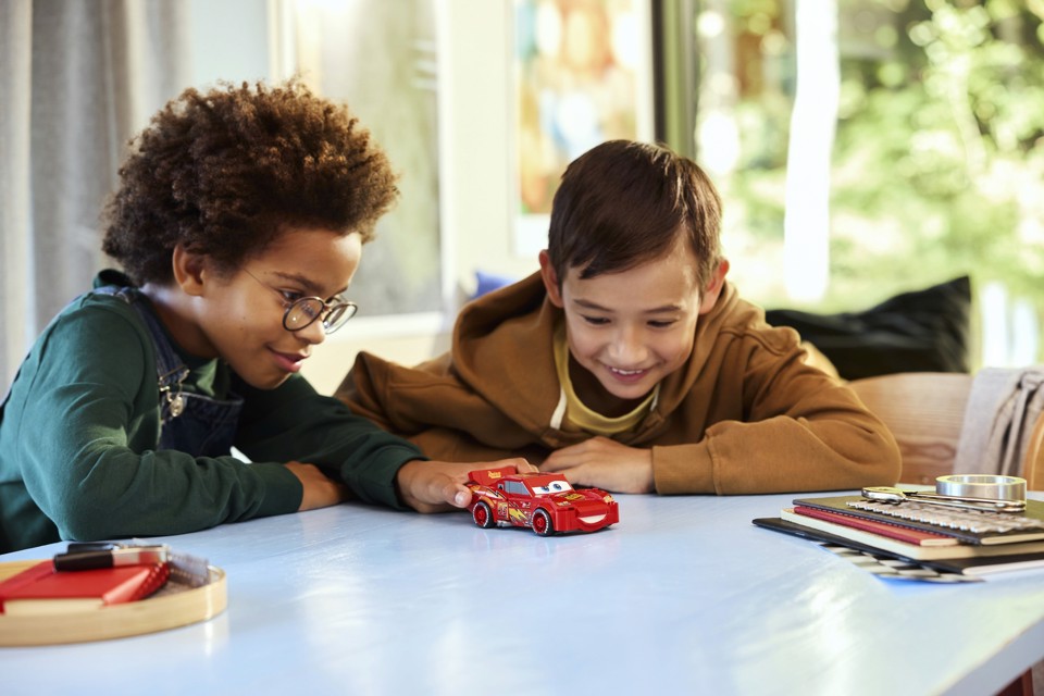 LEGO Speed Champions 77255 Saetta McQueen, Macchina Giocattolo da Collezione, Idea Regalo Disney per Fan del Film Pixar Cars