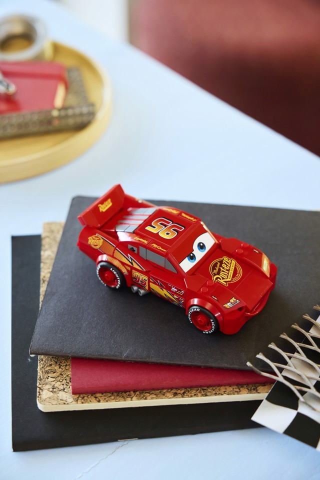 LEGO Speed Champions 77255 Saetta McQueen, Macchina Giocattolo da Collezione, Idea Regalo Disney per Fan del Film Pixar Cars