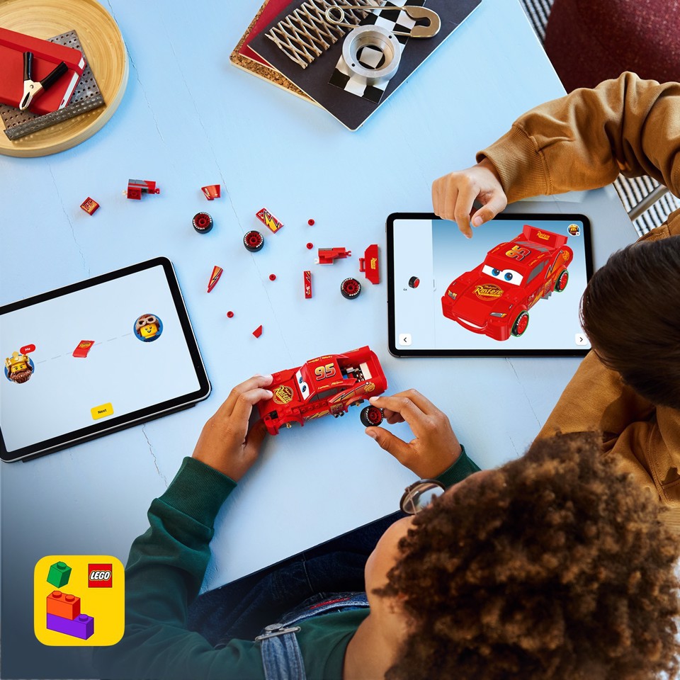 LEGO Speed Champions 77255 Saetta McQueen, Macchina Giocattolo da Collezione, Idea Regalo Disney per Fan del Film Pixar Cars
