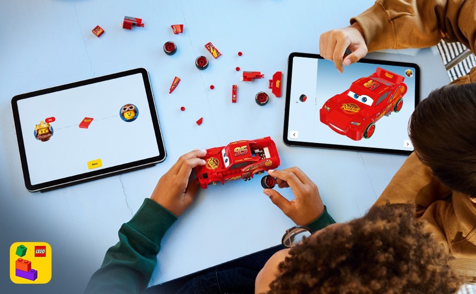 LEGO Speed Champions 77255 Saetta McQueen, Macchina Giocattolo da Collezione, Idea Regalo Disney per Fan del Film Pixar Cars