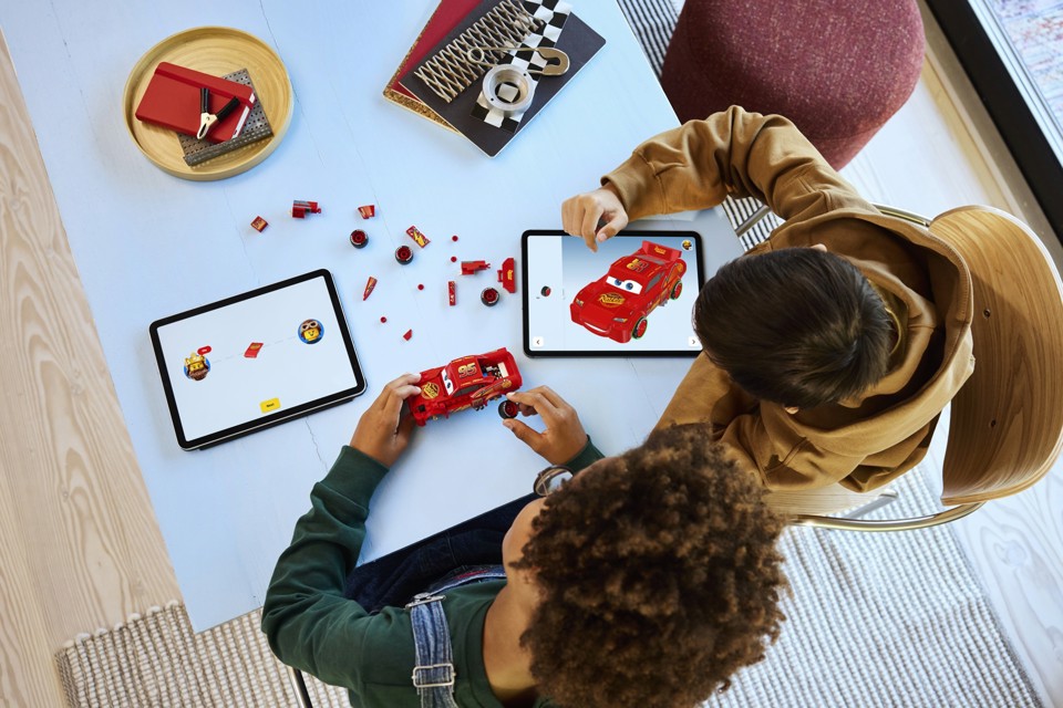 LEGO Speed Champions 77255 Saetta McQueen, Macchina Giocattolo da Collezione, Idea Regalo Disney per Fan del Film Pixar Cars
